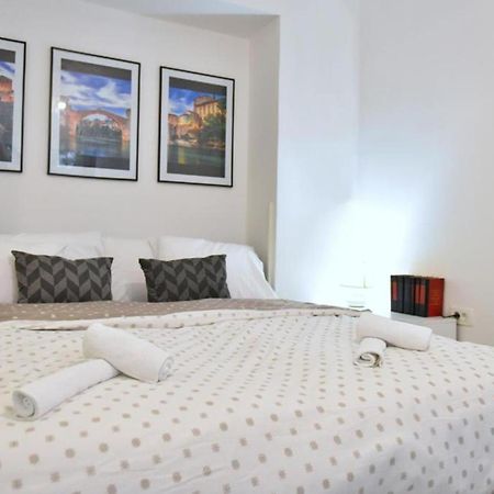 Apartments Valentina - Free Parking モスタル 部屋 写真