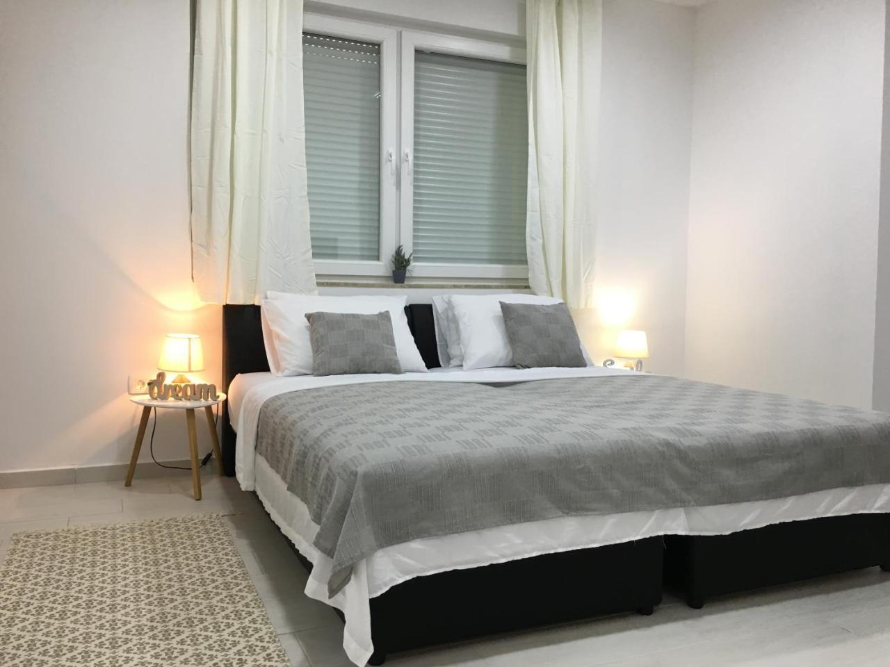 Apartments Valentina - Free Parking モスタル エクステリア 写真