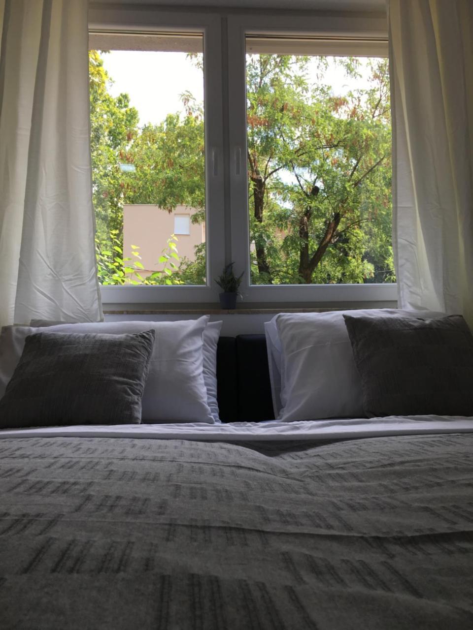 Apartments Valentina - Free Parking モスタル エクステリア 写真