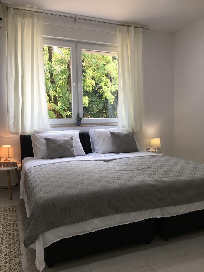 Apartments Valentina - Free Parking モスタル エクステリア 写真