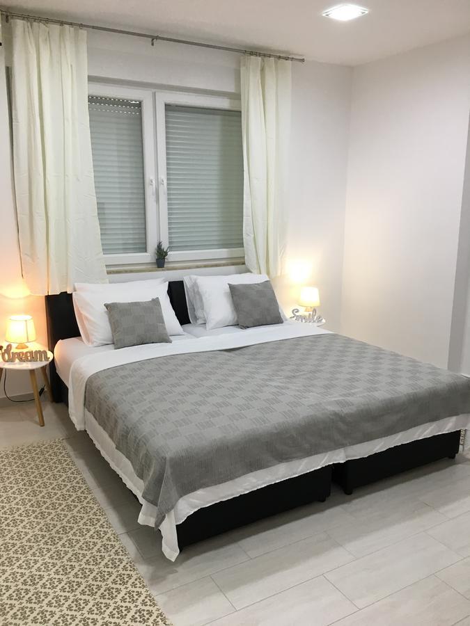Apartments Valentina - Free Parking モスタル エクステリア 写真