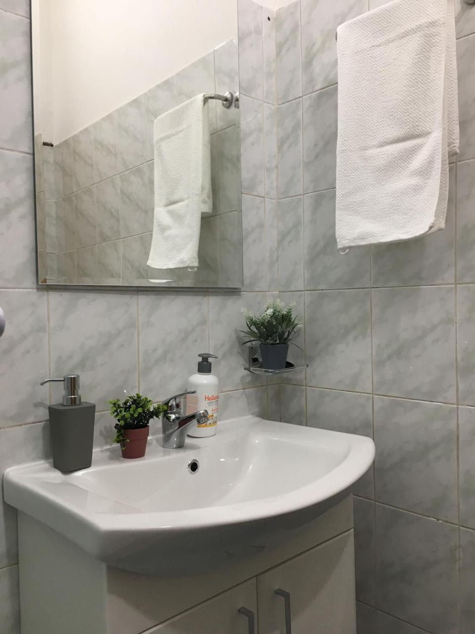 Apartments Valentina - Free Parking モスタル エクステリア 写真